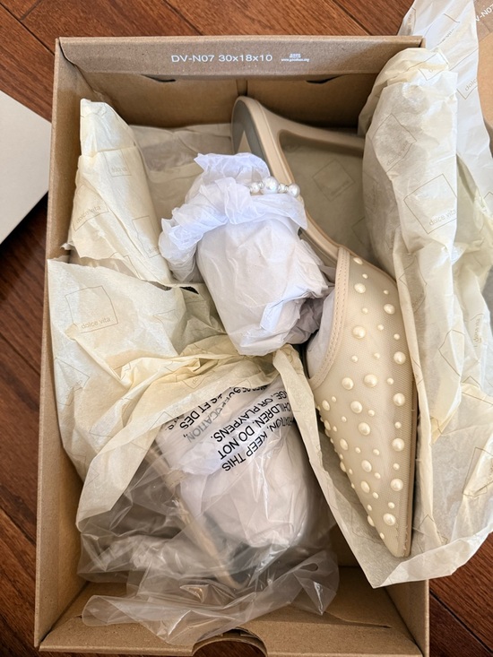 BRAND NEW, NEVER WORN Dolce Vita Katik Pearl High Heel - Ivory Mesh - Picture 9 of 9